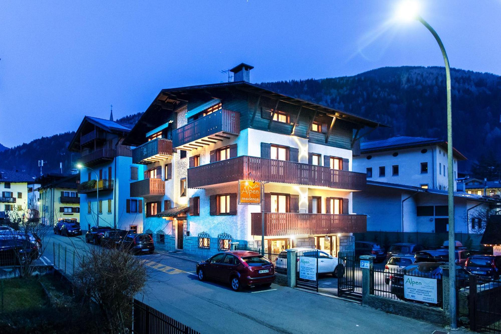 Residence Alpen Casavacanze Pinzolo Exteriör bild